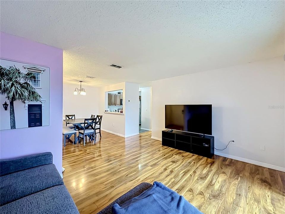 Activo con contrato: $190,000 (3 camas, 3 baños, 1198 Pies cuadrados)