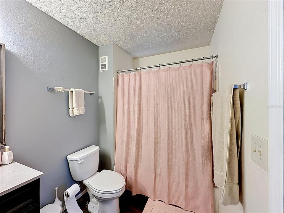 Activo con contrato: $190,000 (3 camas, 3 baños, 1198 Pies cuadrados)