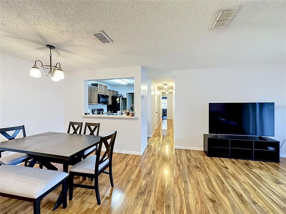 Activo con contrato: $190,000 (3 camas, 3 baños, 1198 Pies cuadrados)