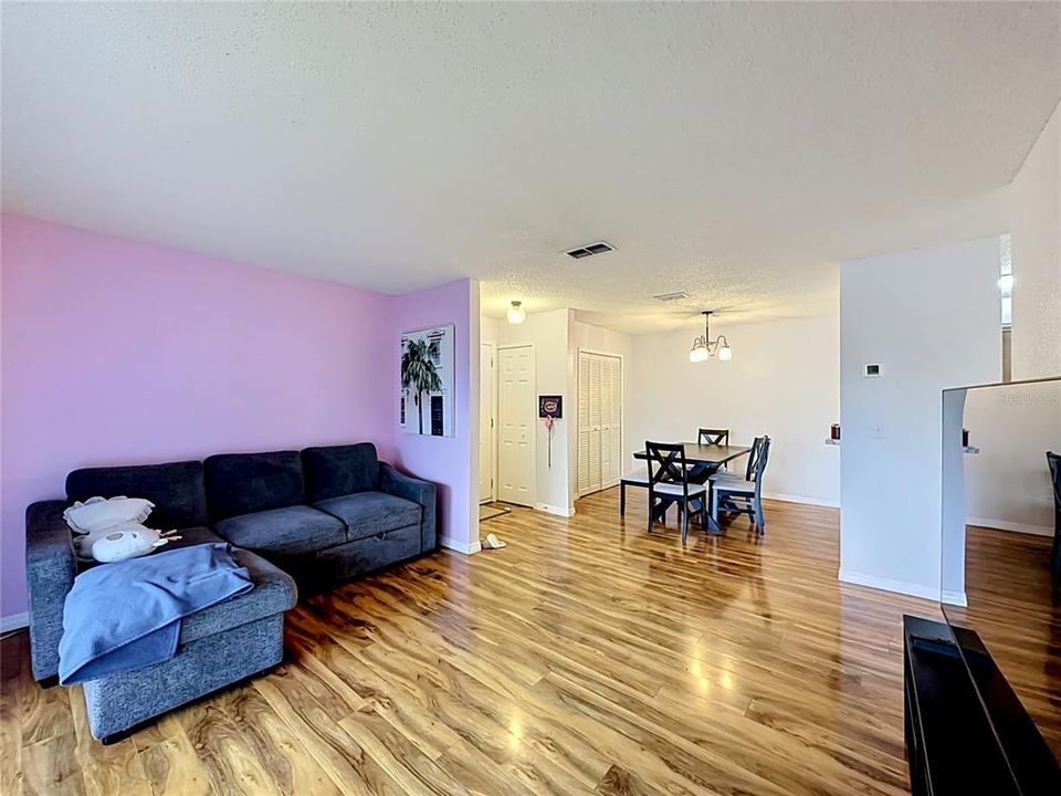 Activo con contrato: $190,000 (3 camas, 3 baños, 1198 Pies cuadrados)