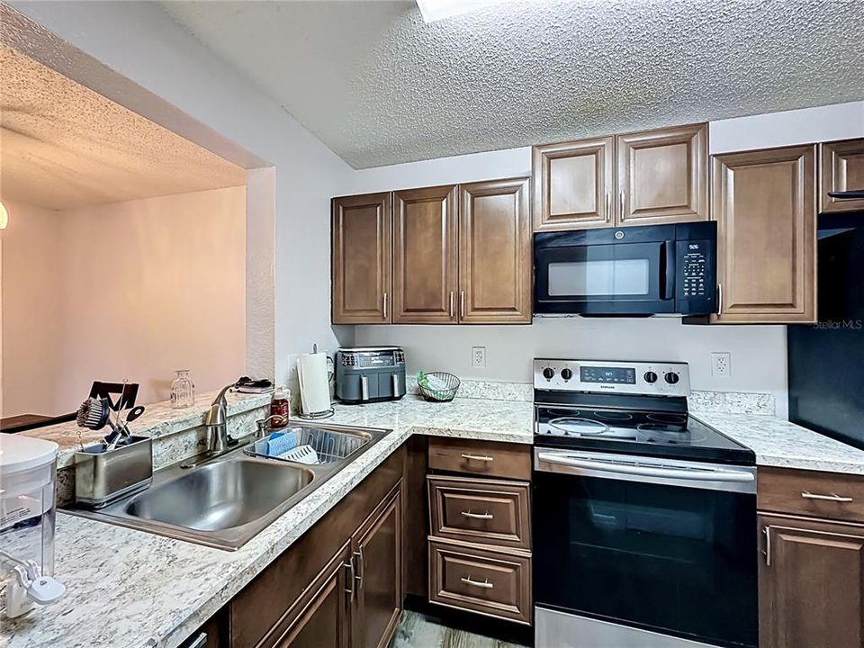 Activo con contrato: $190,000 (3 camas, 3 baños, 1198 Pies cuadrados)