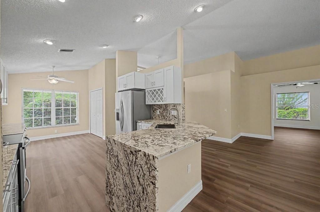 For Sale: $439,000 (3 beds, 2 baths, 1948 Square Feet)