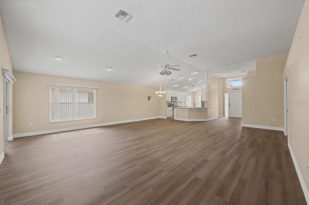 For Sale: $439,000 (3 beds, 2 baths, 1948 Square Feet)