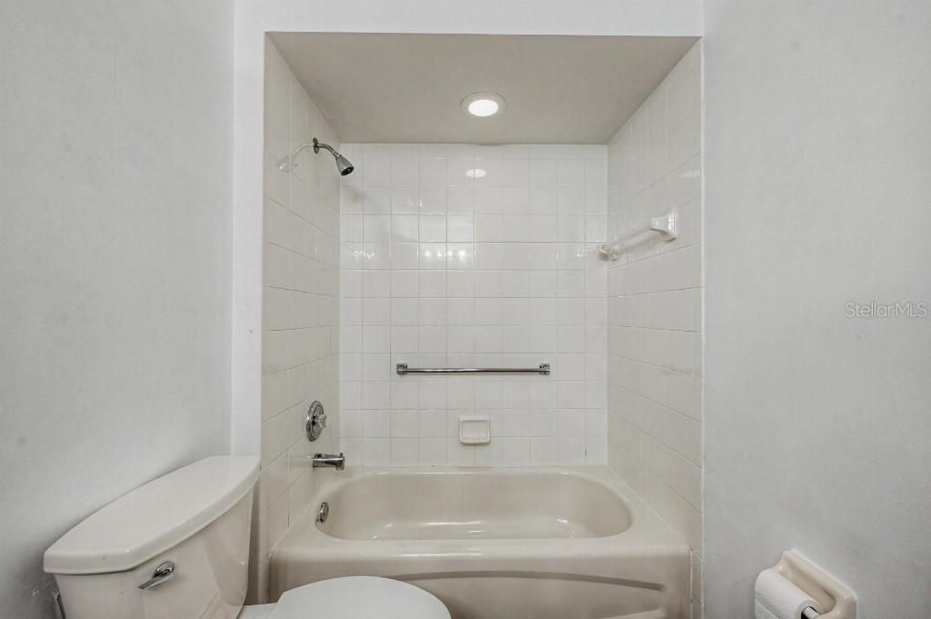 For Sale: $439,000 (3 beds, 2 baths, 1948 Square Feet)