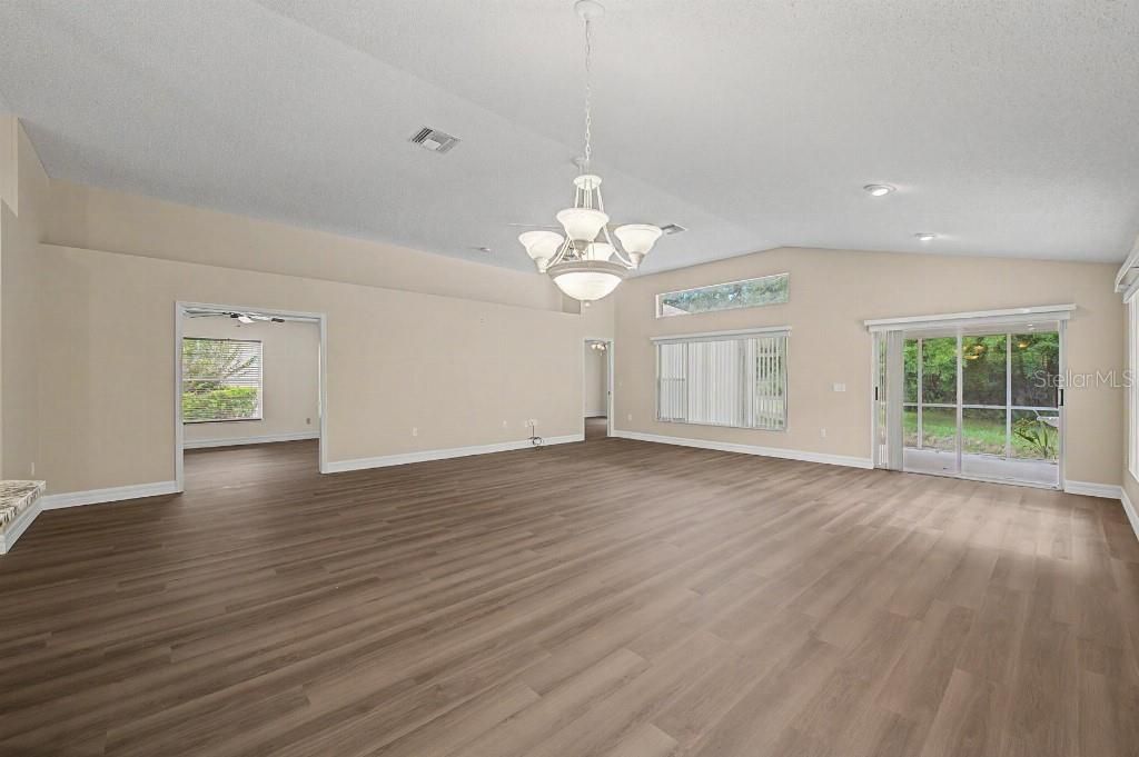 For Sale: $439,000 (3 beds, 2 baths, 1948 Square Feet)