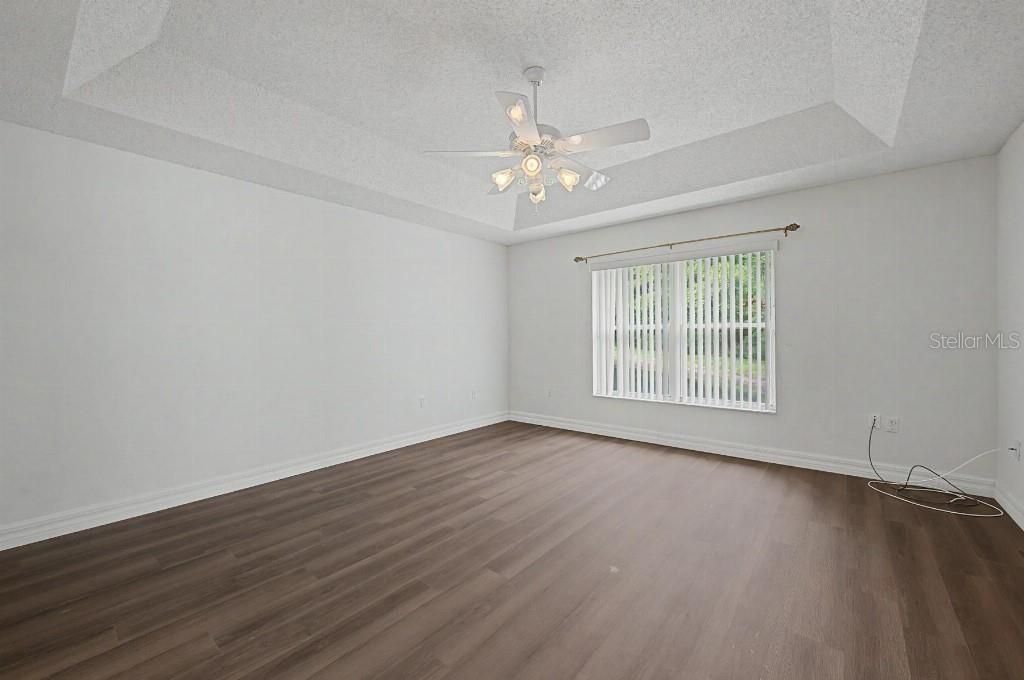 For Sale: $439,000 (3 beds, 2 baths, 1948 Square Feet)