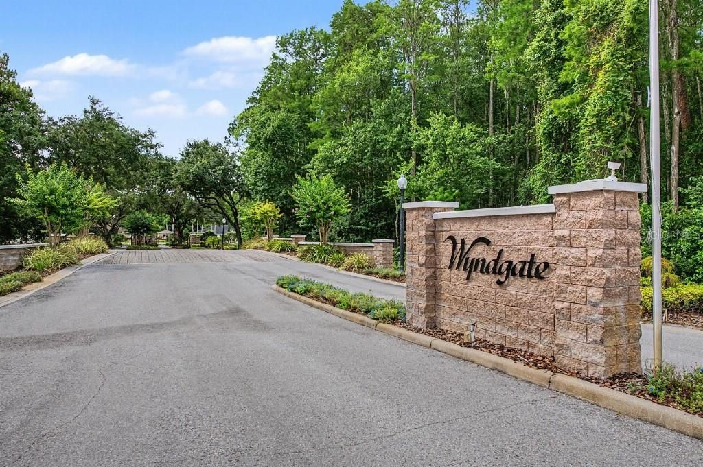 For Sale: $439,000 (3 beds, 2 baths, 1948 Square Feet)