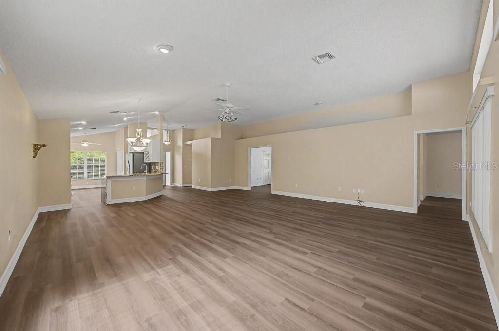 For Sale: $439,000 (3 beds, 2 baths, 1948 Square Feet)