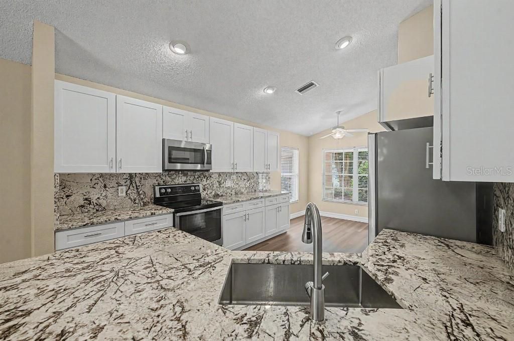 For Sale: $439,000 (3 beds, 2 baths, 1948 Square Feet)