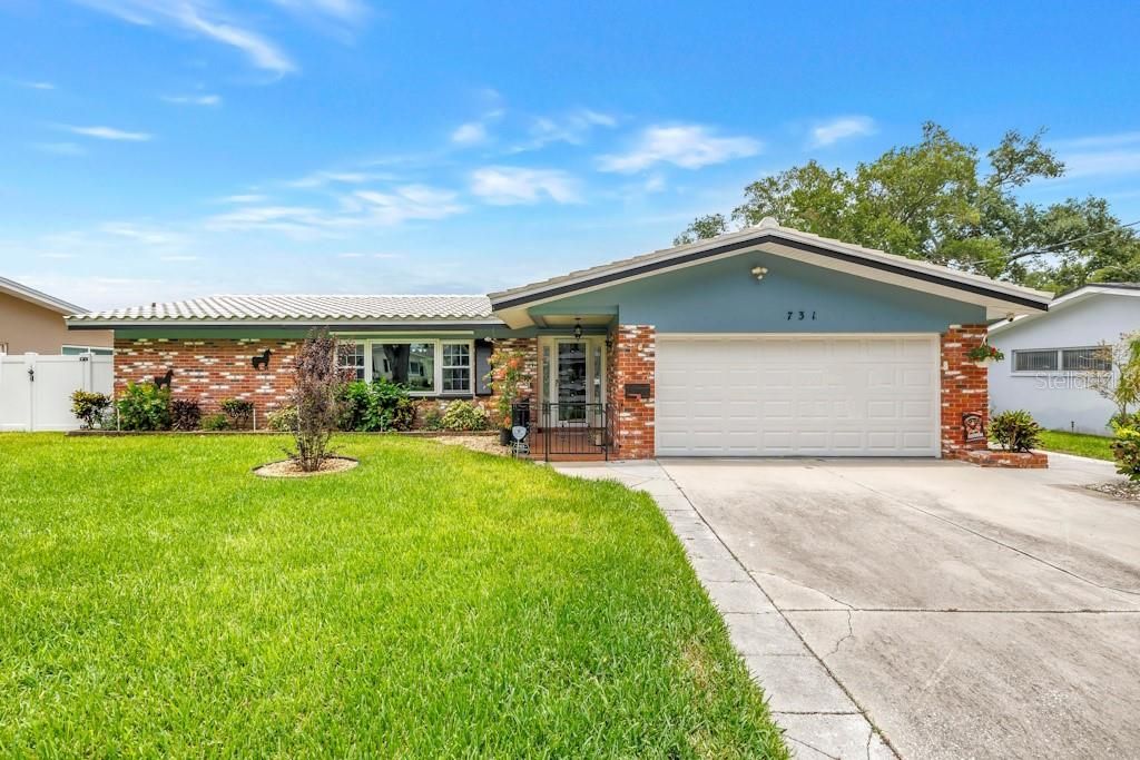 Active With Contract: $549,000 (3 beds, 2 baths, 1811 Square Feet)