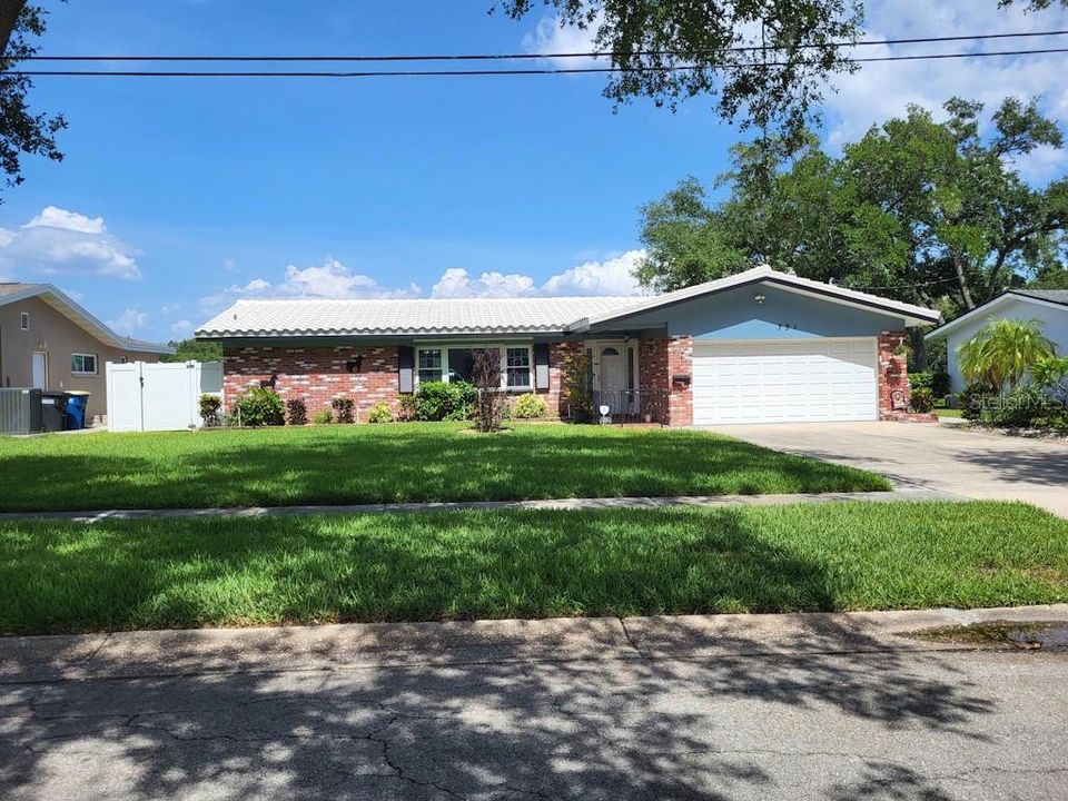 Active With Contract: $549,000 (3 beds, 2 baths, 1811 Square Feet)