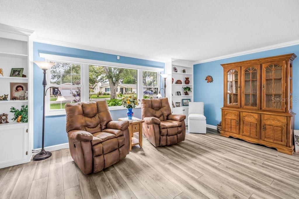 Active With Contract: $549,000 (3 beds, 2 baths, 1811 Square Feet)