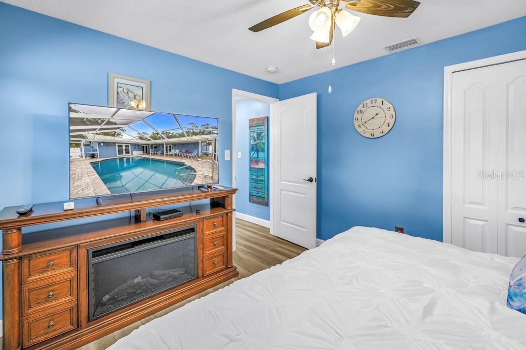 Active With Contract: $549,000 (3 beds, 2 baths, 1811 Square Feet)