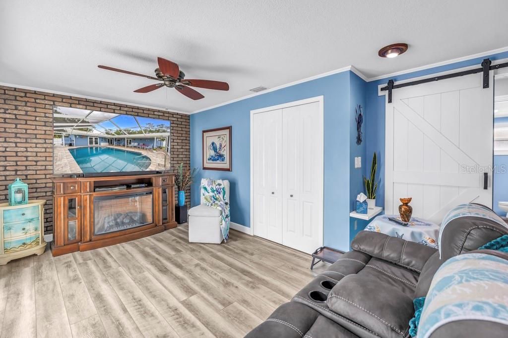 Active With Contract: $549,000 (3 beds, 2 baths, 1811 Square Feet)