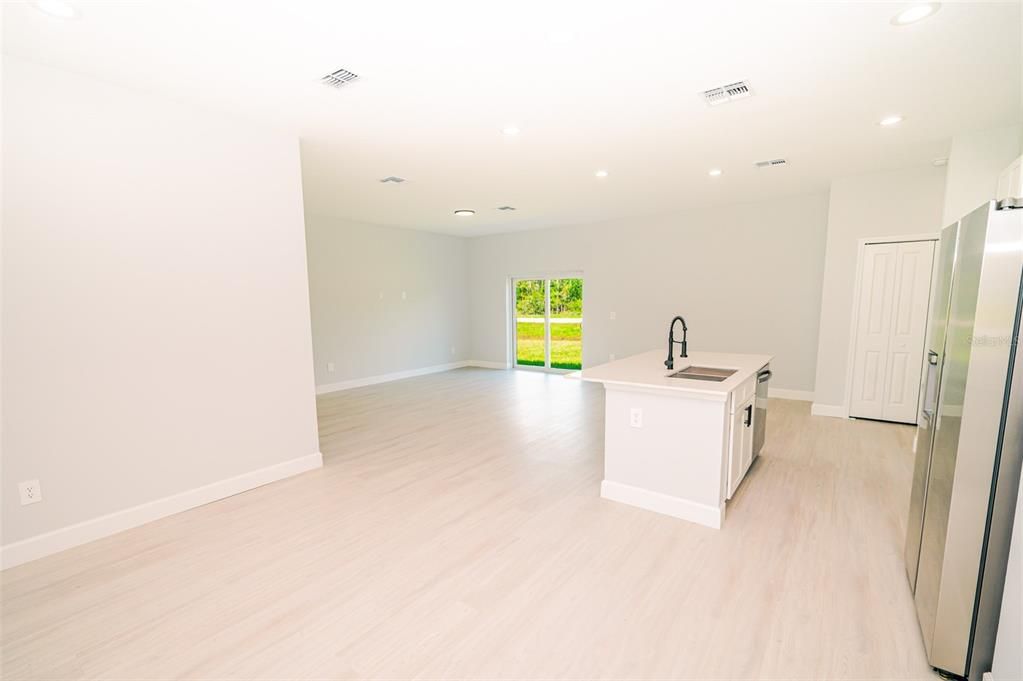 For Sale: $349,000 (4 beds, 2 baths, 1623 Square Feet)