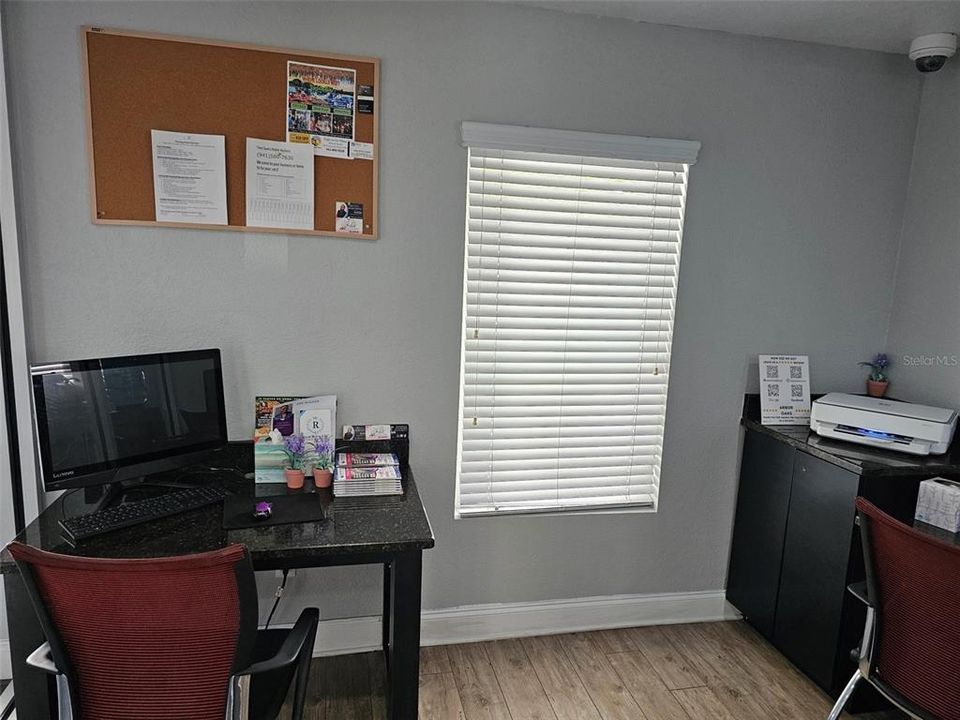 For Rent: $1,450 (2 beds, 1 baths, 864 Square Feet)
