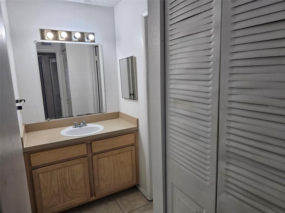 For Rent: $1,450 (2 beds, 1 baths, 864 Square Feet)