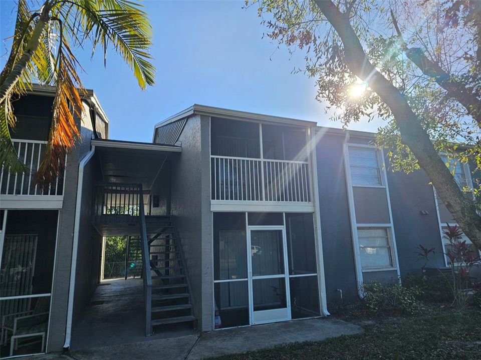 For Rent: $1,450 (2 beds, 1 baths, 864 Square Feet)