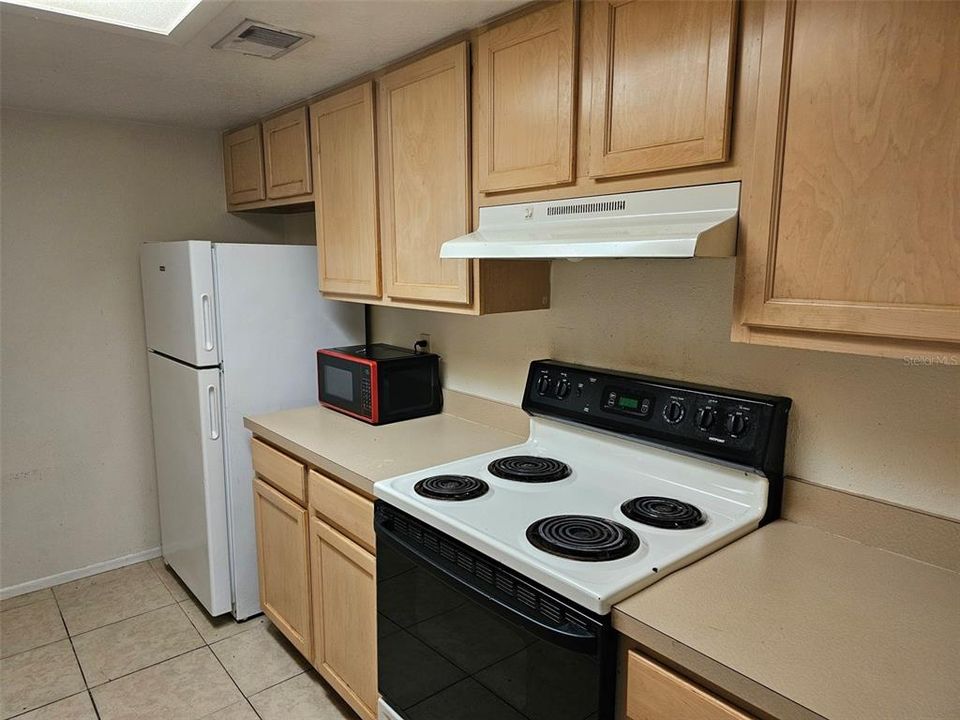 For Rent: $1,450 (2 beds, 1 baths, 864 Square Feet)