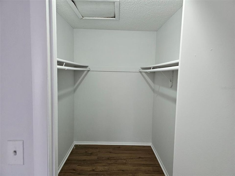 For Rent: $1,450 (2 beds, 1 baths, 864 Square Feet)