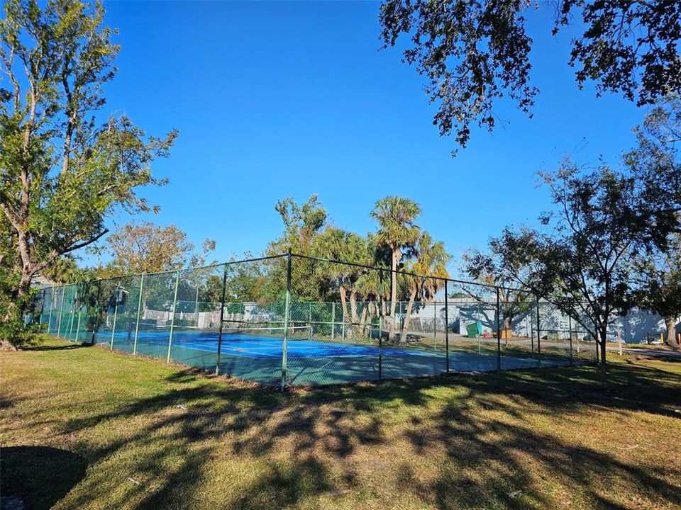 For Rent: $1,450 (2 beds, 1 baths, 864 Square Feet)