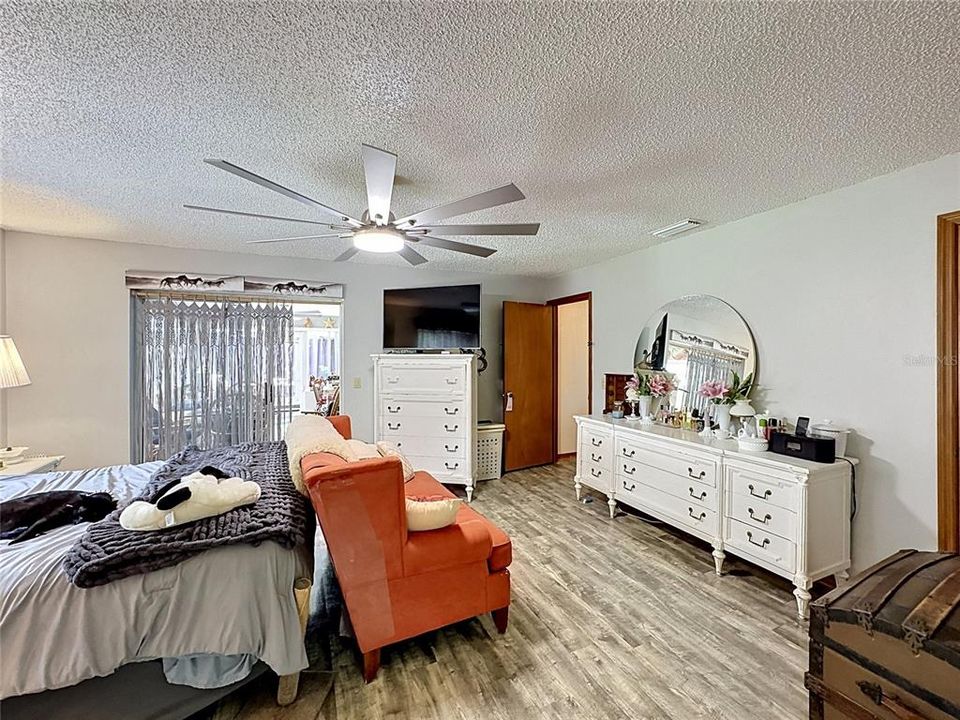 For Sale: $349,999 (3 beds, 2 baths, 1866 Square Feet)