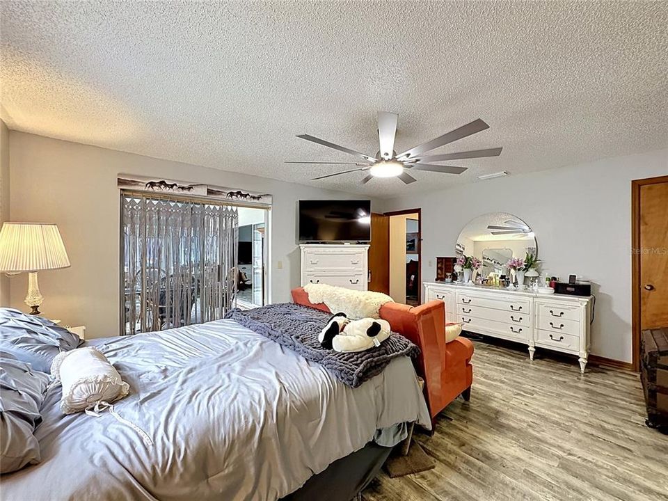 For Sale: $349,999 (3 beds, 2 baths, 1866 Square Feet)