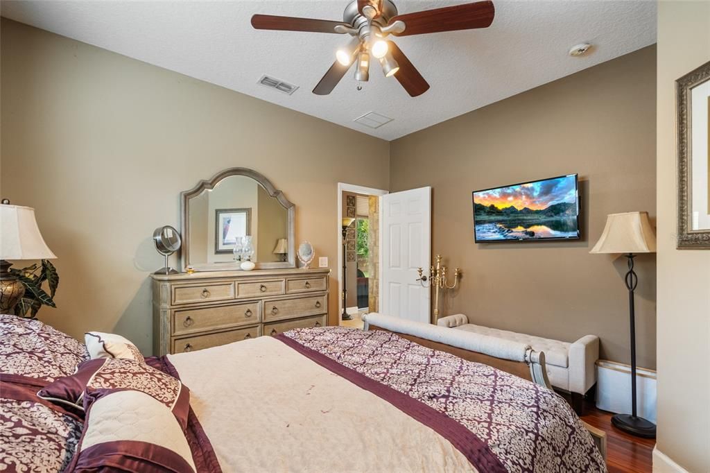 For Sale: $545,000 (5 beds, 3 baths, 2992 Square Feet)
