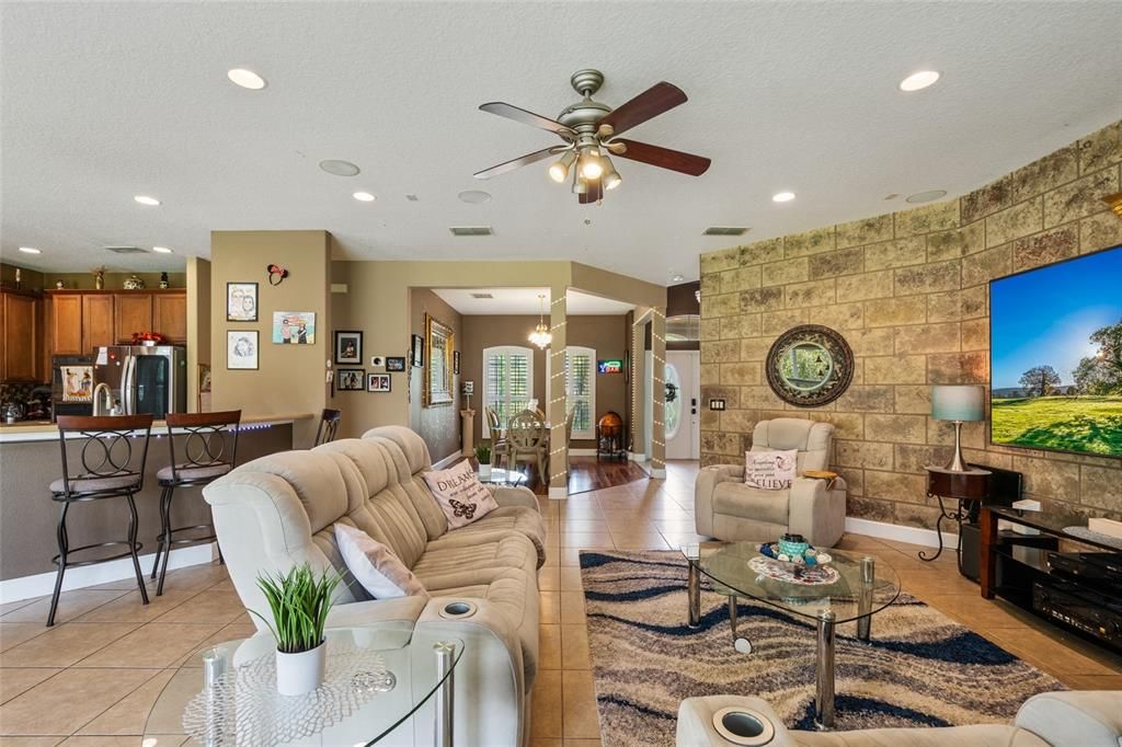 For Sale: $545,000 (5 beds, 3 baths, 2992 Square Feet)