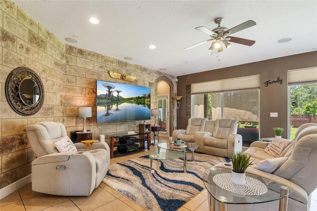 For Sale: $545,000 (5 beds, 3 baths, 2992 Square Feet)