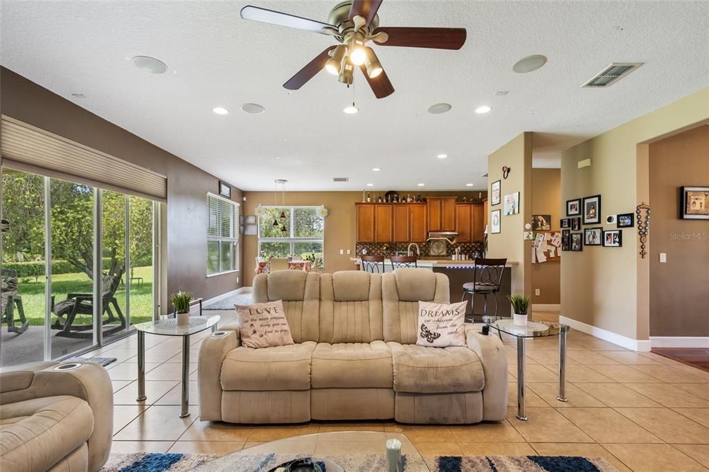 For Sale: $545,000 (5 beds, 3 baths, 2992 Square Feet)