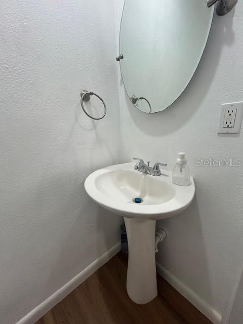 For Sale: $275,000 (3 beds, 2 baths, 1330 Square Feet)