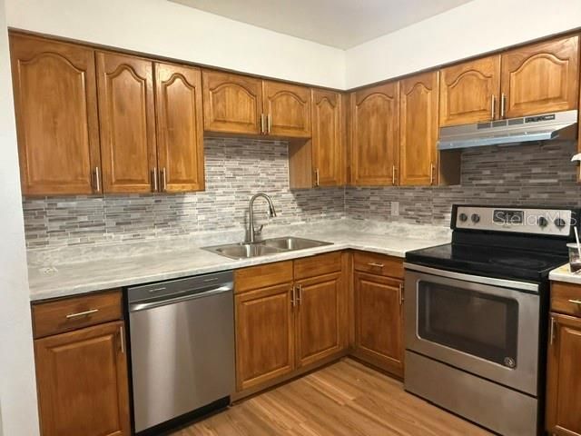 For Sale: $275,000 (3 beds, 2 baths, 1330 Square Feet)
