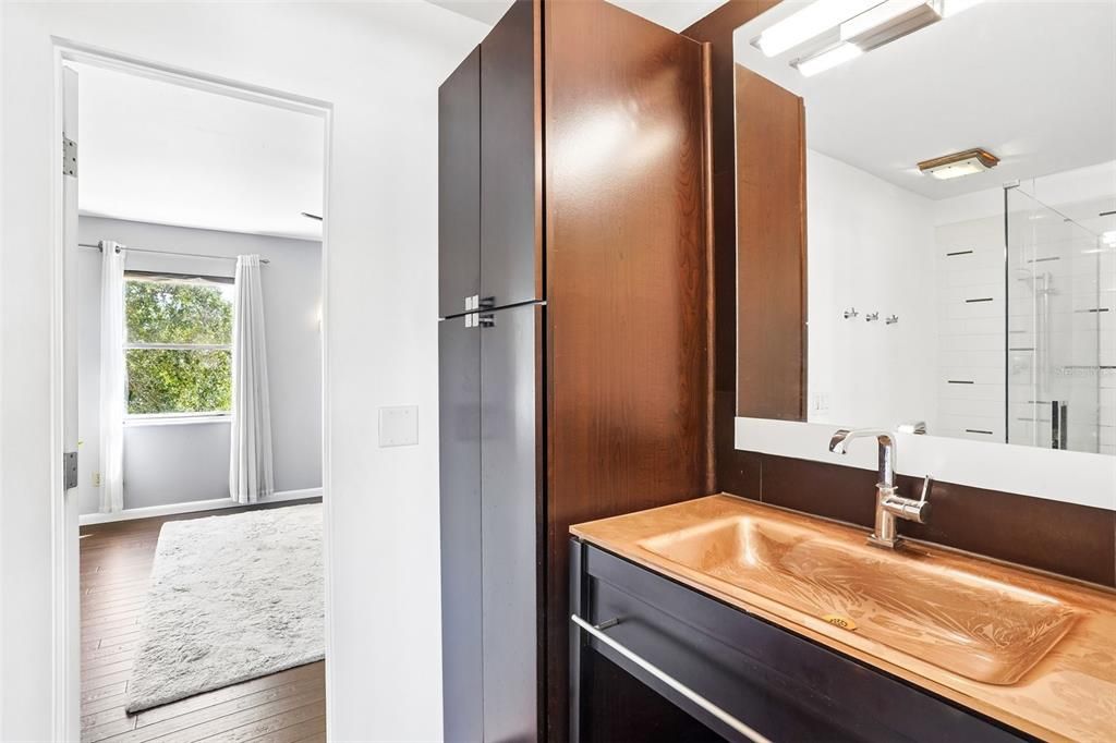 For Sale: $235,000 (2 beds, 1 baths, 1353 Square Feet)