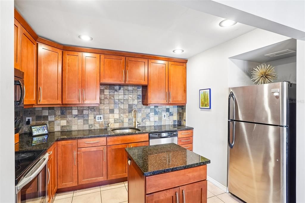 For Sale: $235,000 (2 beds, 1 baths, 1353 Square Feet)