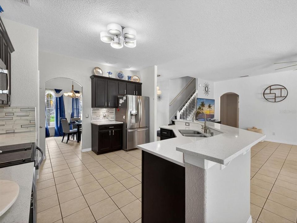 На продажу: $529,900 (5 спален, 3 ванн, 2818 Квадратных фут)