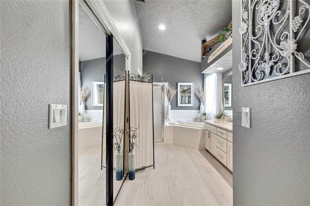 For Sale: $460,000 (4 beds, 3 baths, 2418 Square Feet)