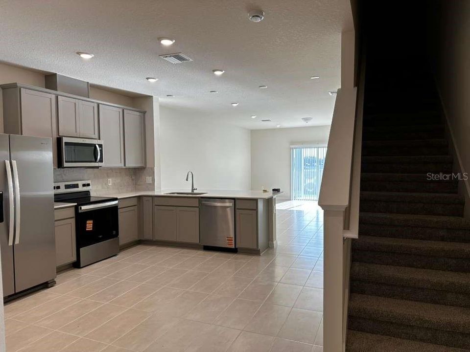 For Rent: $1,850 (3 beds, 2 baths, 1699 Square Feet)