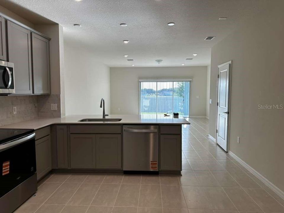 For Rent: $1,850 (3 beds, 2 baths, 1699 Square Feet)