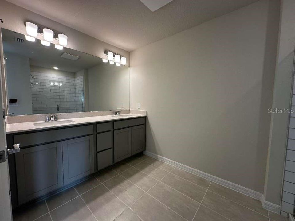 For Rent: $1,850 (3 beds, 2 baths, 1699 Square Feet)