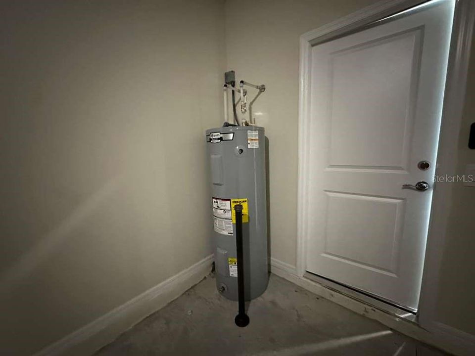 For Rent: $1,850 (3 beds, 2 baths, 1699 Square Feet)