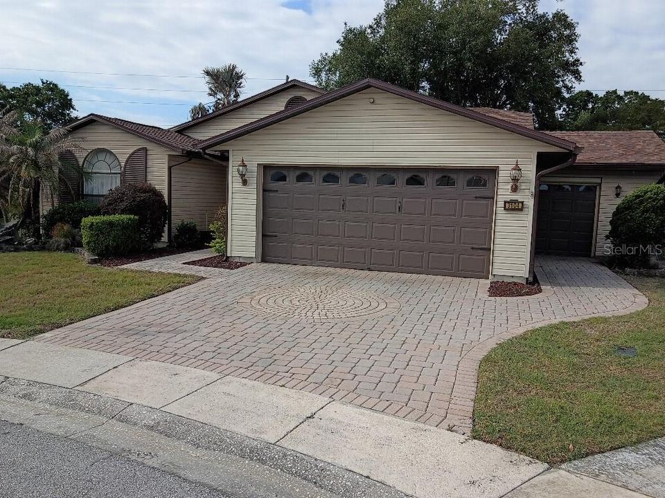 For Sale: $309,000 (3 beds, 2 baths, 1839 Square Feet)