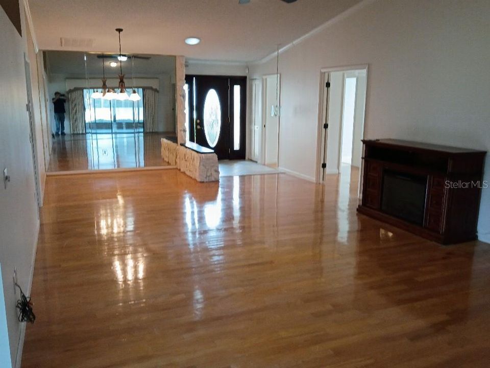 For Sale: $309,000 (3 beds, 2 baths, 1839 Square Feet)