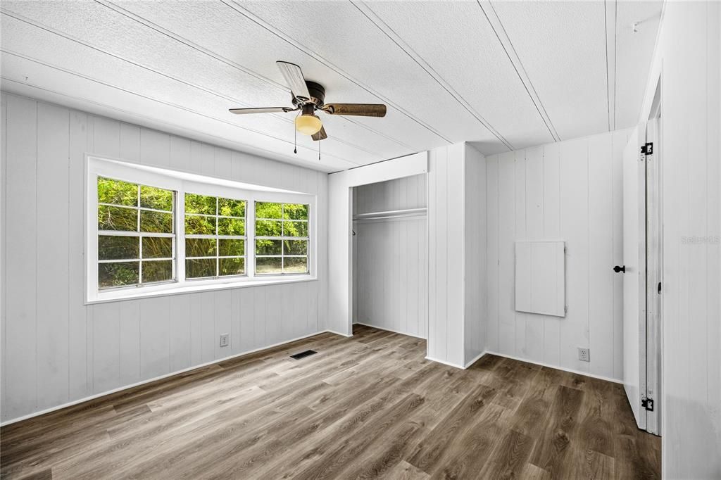 Active With Contract: $189,900 (2 beds, 2 baths, 1030 Square Feet)