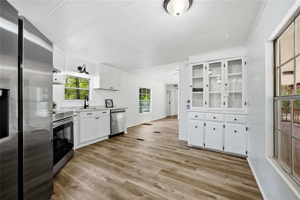 Active With Contract: $189,900 (2 beds, 2 baths, 1030 Square Feet)