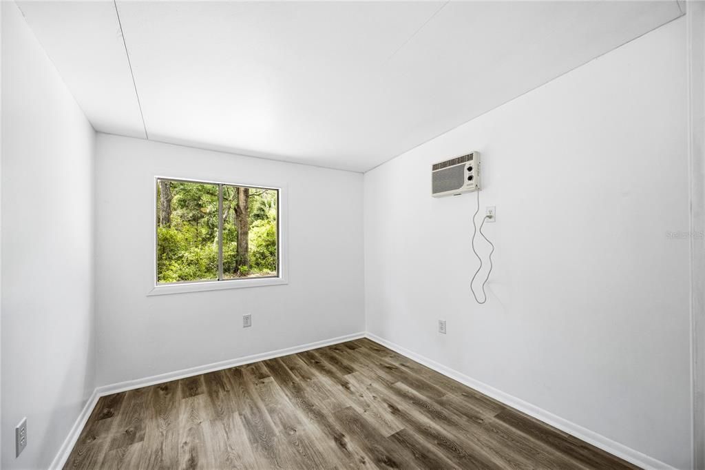 Active With Contract: $189,900 (2 beds, 2 baths, 1030 Square Feet)