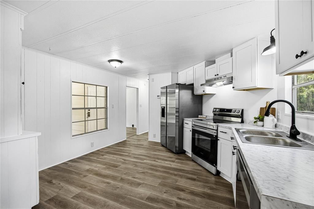 Active With Contract: $189,900 (2 beds, 2 baths, 1030 Square Feet)