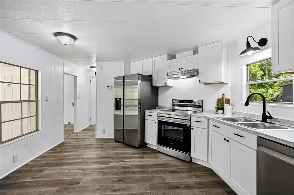 Active With Contract: $189,900 (2 beds, 2 baths, 1030 Square Feet)