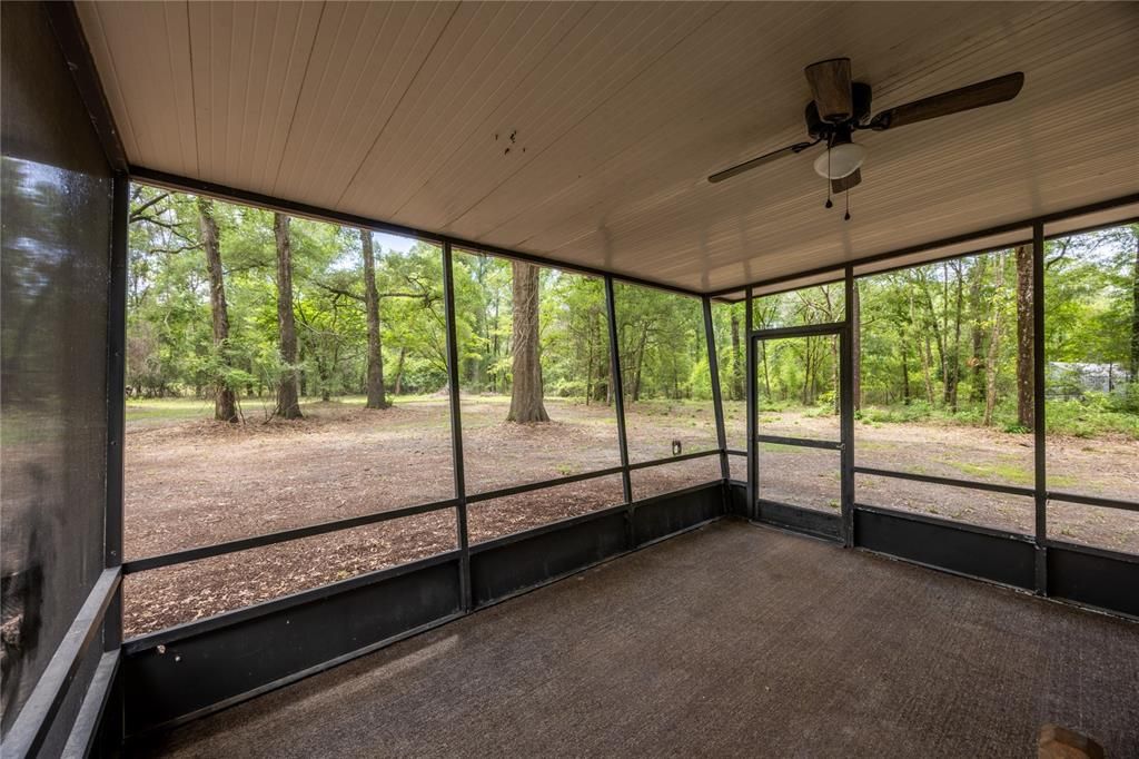 Active With Contract: $189,900 (2 beds, 2 baths, 1030 Square Feet)
