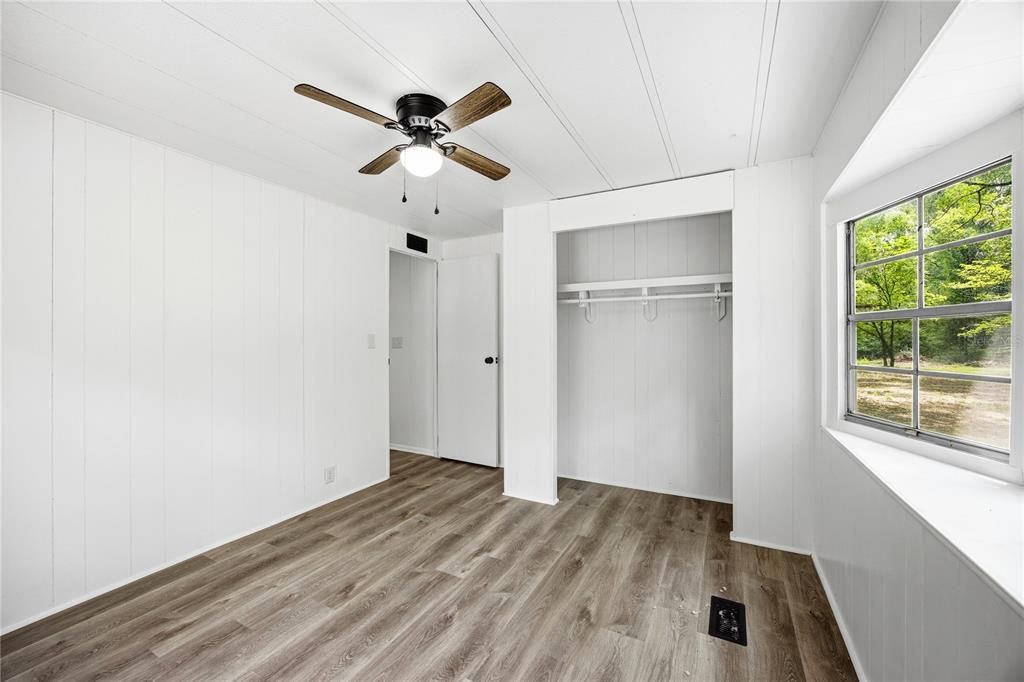 Active With Contract: $189,900 (2 beds, 2 baths, 1030 Square Feet)